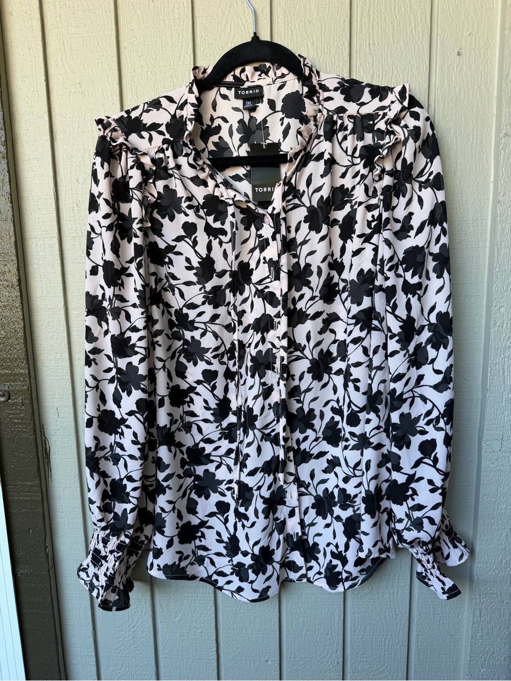 torrid Black & White Floral Ruffle Button-Down Top